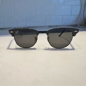 Rayban Unisex Clubmaster Marble Sunglassess in Black/Grey